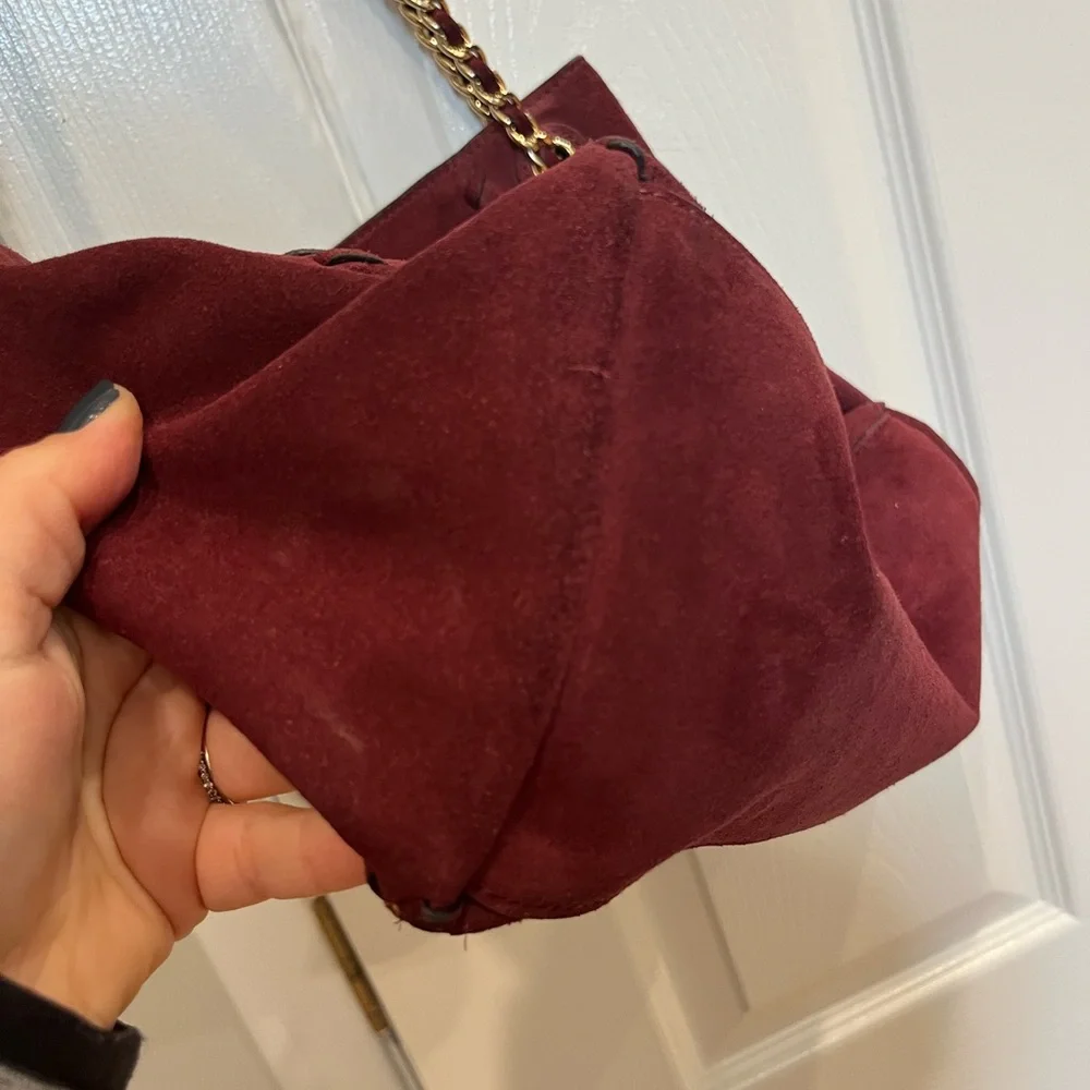 Tory Burch suede bag with gold chain straps - Picture 5 of 10